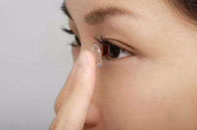 隐形眼镜佩戴